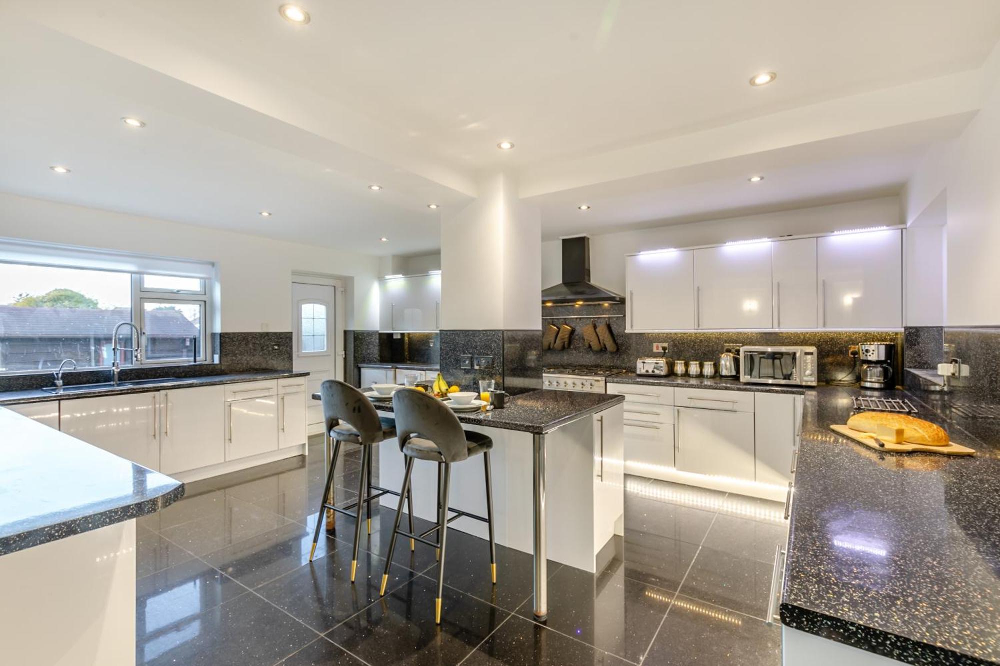 Robinswood House - A Beautiful Family Home Near The Cotswold Gloucester Exterior foto
